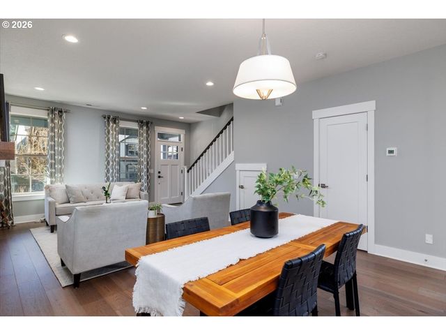 9043 Sw WEST HAVEN Dr, Portland, OR 97225