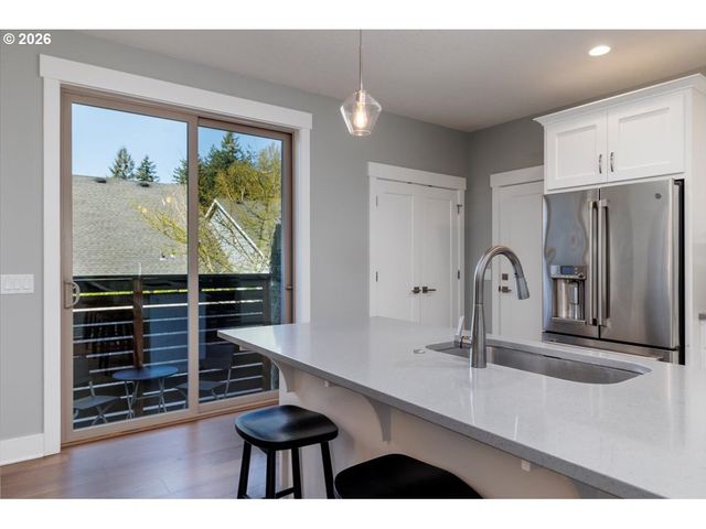 9043 Sw WEST HAVEN Dr, Portland, OR 97225