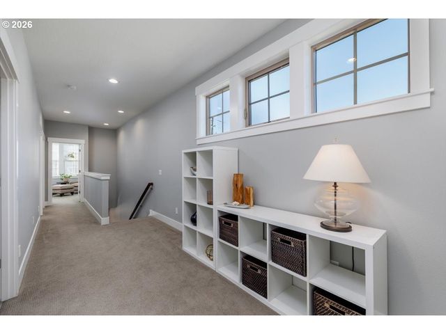 9043 Sw WEST HAVEN Dr, Portland, OR 97225