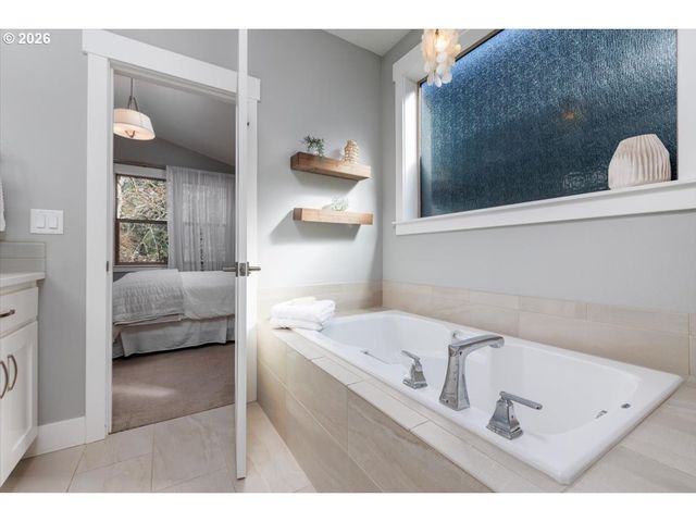 9043 Sw WEST HAVEN Dr, Portland, OR 97225