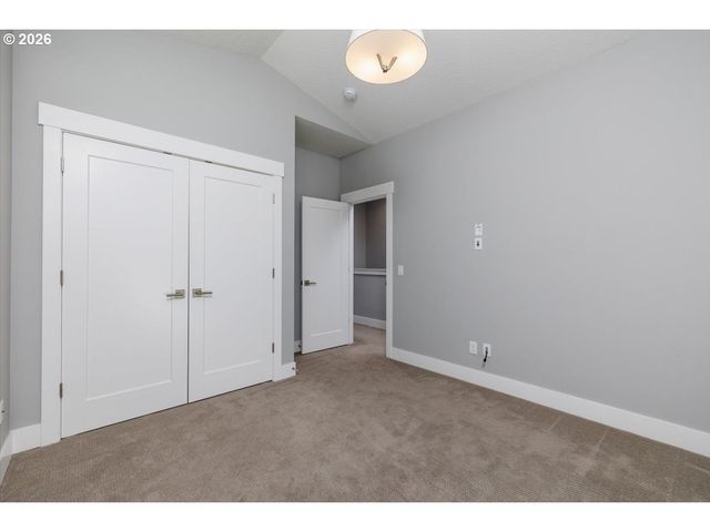 9043 Sw WEST HAVEN Dr, Portland, OR 97225