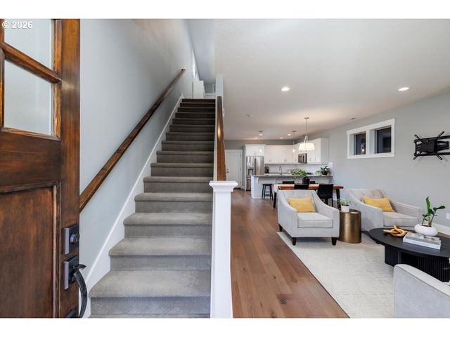 9043 Sw WEST HAVEN Dr, Portland, OR 97225