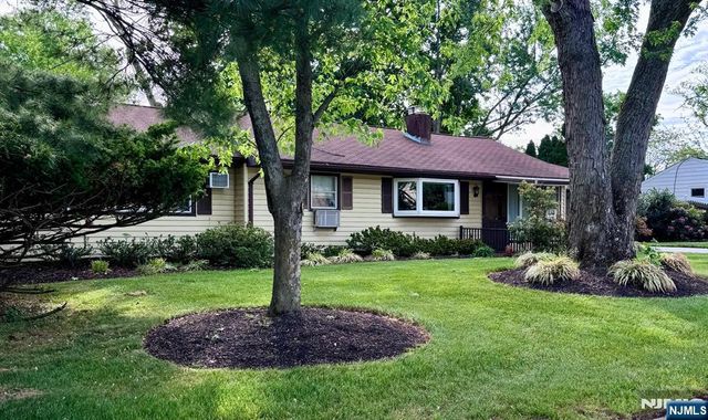14 Berwick Way, Piscataway, NJ 08854