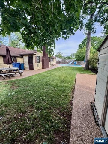 14 Berwick Way, Piscataway, NJ 08854