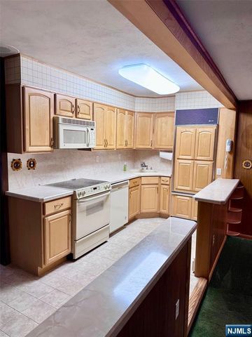 14 Berwick Way, Piscataway, NJ 08854