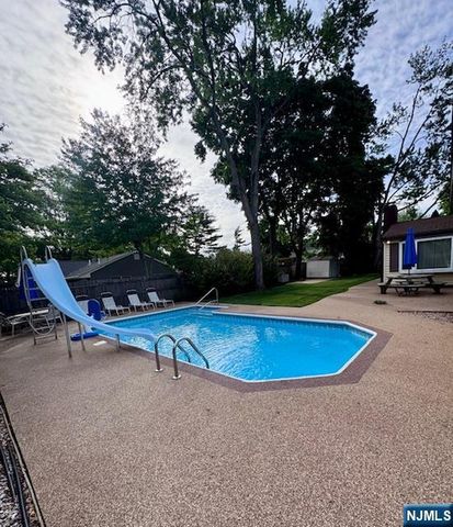 14 Berwick Way, Piscataway, NJ 08854