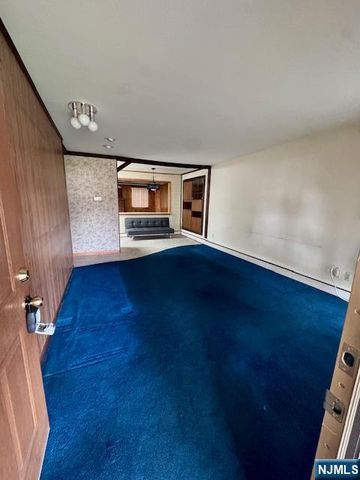 14 Berwick Way, Piscataway, NJ 08854