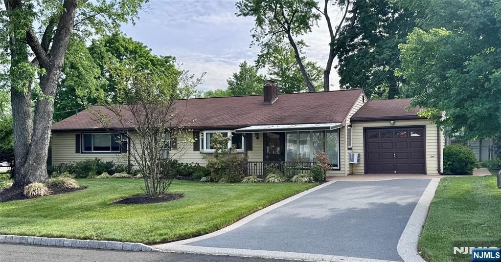14 Berwick Way, Piscataway, NJ 08854