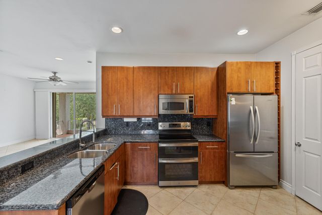 6380 BELLA Circle 905, Boynton Beach, FL 33437