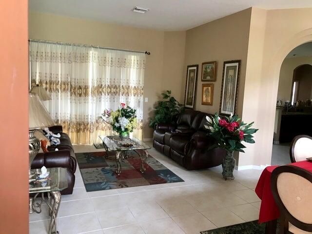 738 SE Lansdowne Avenue, Port St Lucie, FL 34983