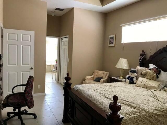 738 SE Lansdowne Avenue, Port St Lucie, FL 34983
