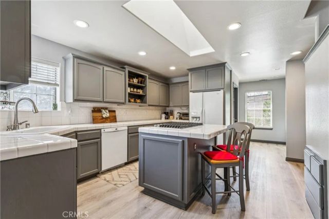 27487 North Bay, Lake Arrowhead, CA 92352