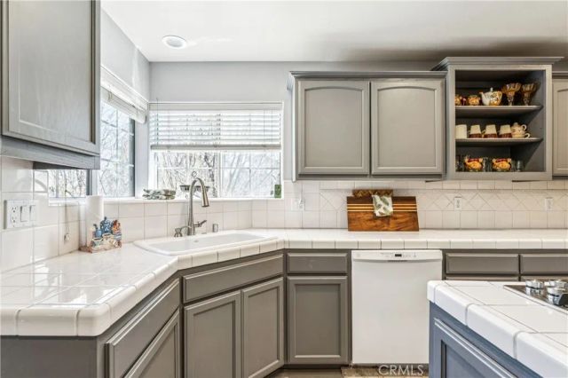 27487 North Bay, Lake Arrowhead, CA 92352