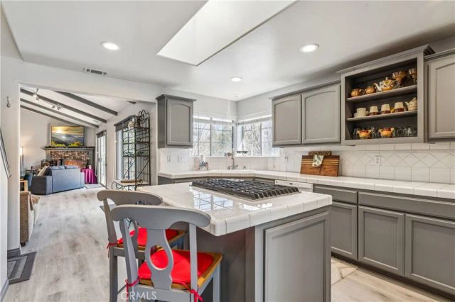 27487 North Bay, Lake Arrowhead, CA 92352