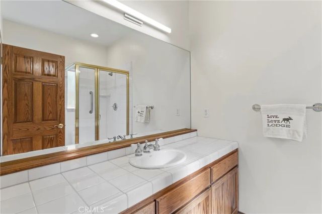 27487 North Bay, Lake Arrowhead, CA 92352
