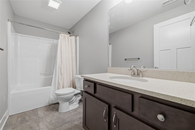 3413 NW Trestle Point Drive, Ankeny, IA 50023