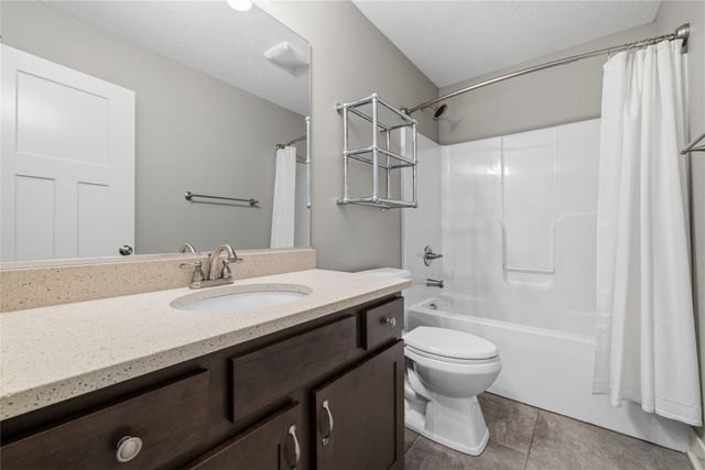3413 NW Trestle Point Drive, Ankeny, IA 50023