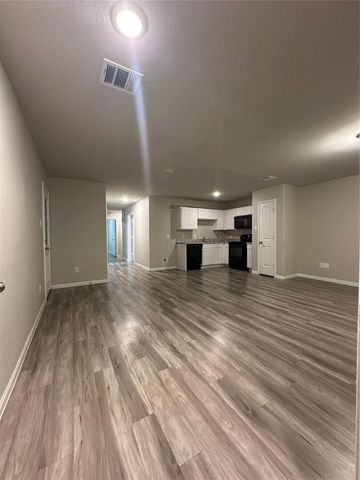 627 W Live Oak Street, Angleton, TX 77515