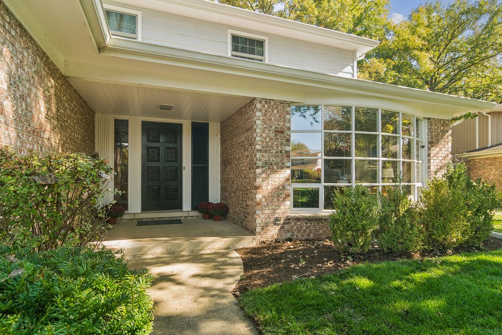1745 E Summit Court, Deerfield, IL 60015 — photo 2