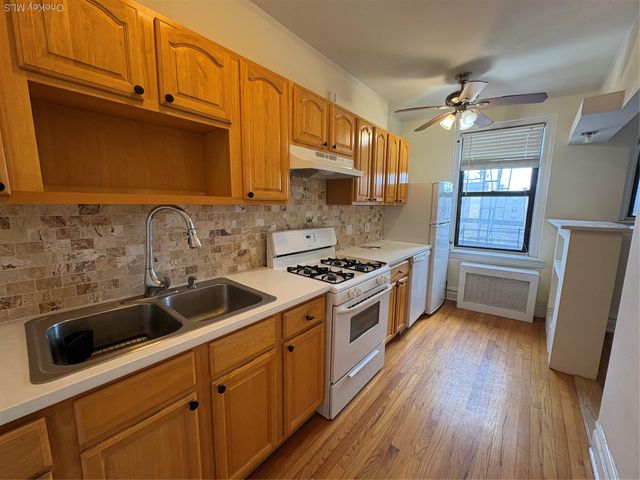 72-34 Austin St F7, Forest Hills, NY 11375