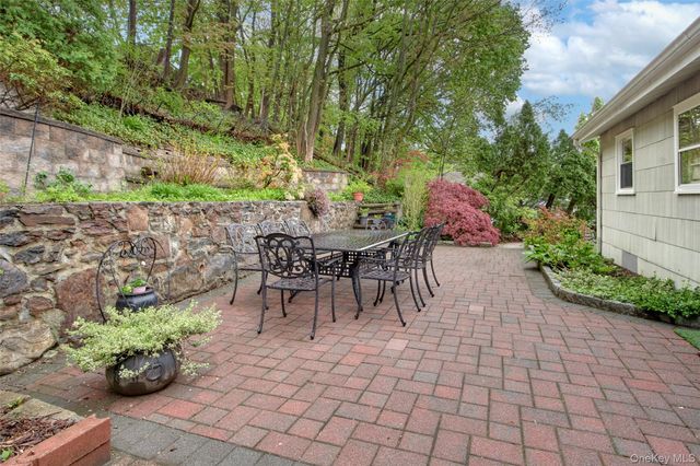 100 Lakeview Avenue, Valhalla, NY 10595