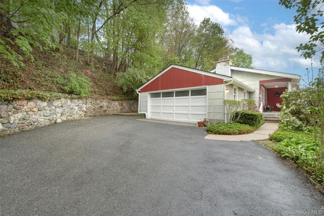 100 Lakeview Avenue, Valhalla, NY 10595
