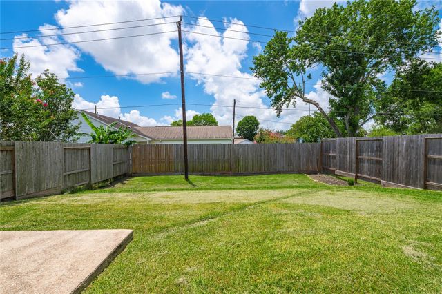 327 Holly Branch Lane, Kemah, TX 77565