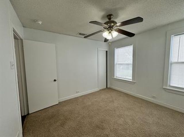 415 N Doak ST, Taylor, TX 76574