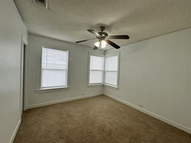415 N Doak ST, Taylor, TX 76574