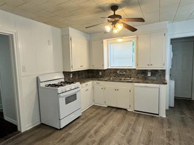 415 N Doak ST, Taylor, TX 76574