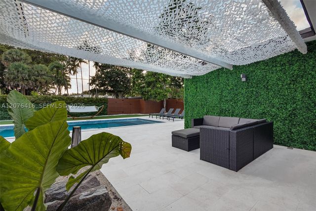 10658 NE 11th Ave, Miami Shores, FL 33138