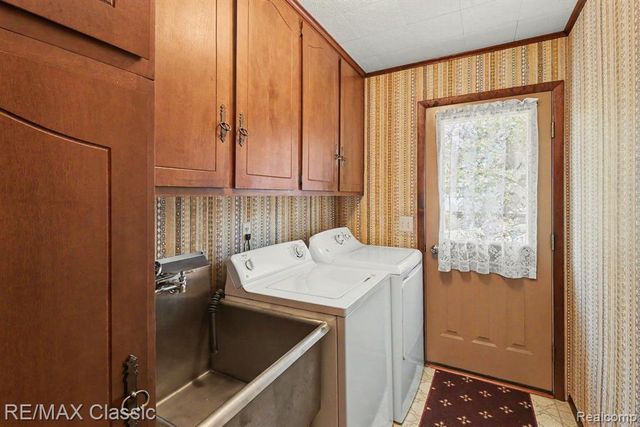 250 E Canyon Drive, Milford, MI 48380