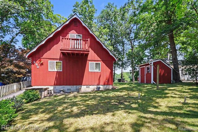 250 E Canyon Drive, Milford, MI 48380