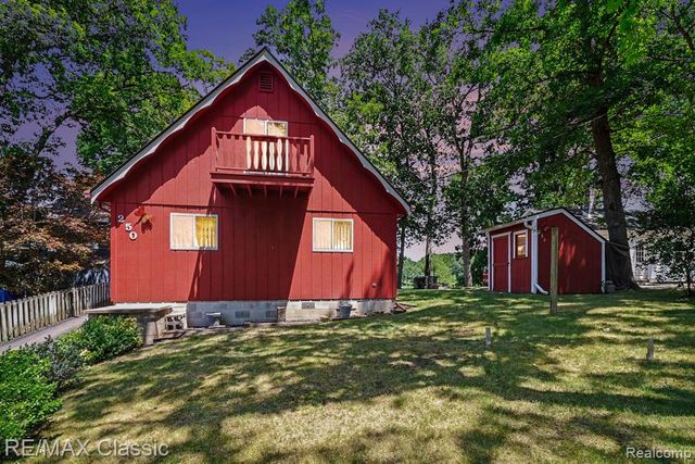 250 E Canyon Drive, Milford, MI 48380