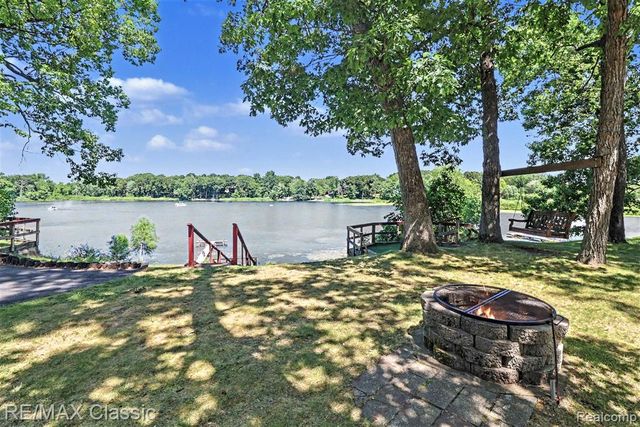 250 E Canyon Drive, Milford, MI 48380