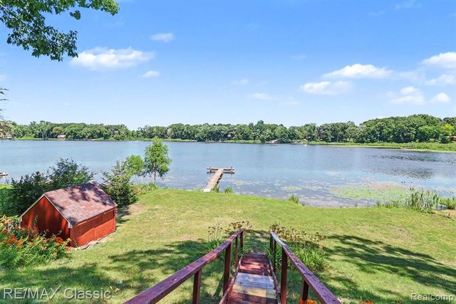 250 E Canyon Drive, Milford, MI 48380