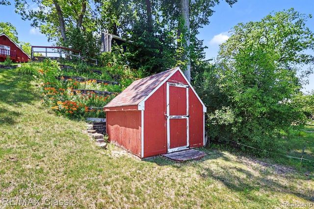 250 E Canyon Drive, Milford, MI 48380