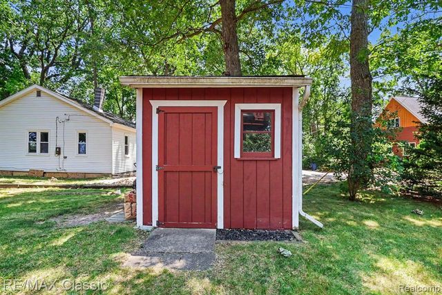 250 E Canyon Drive, Milford, MI 48380