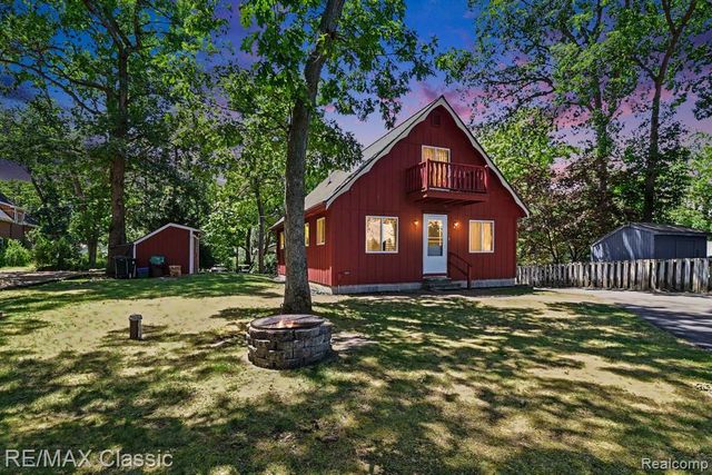 250 E Canyon Drive, Milford, MI 48380
