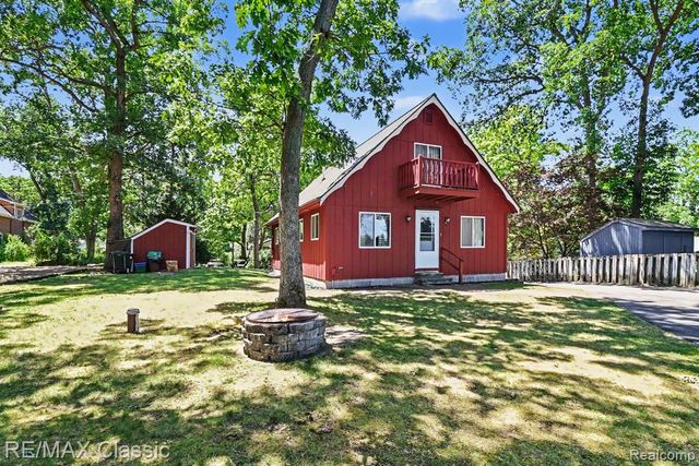 250 E Canyon Drive, Milford, MI 48380