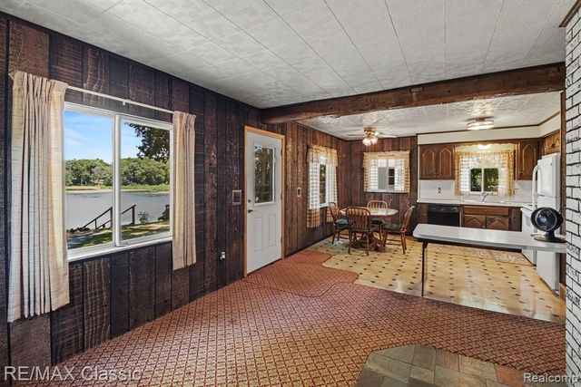 250 E Canyon Drive, Milford, MI 48380