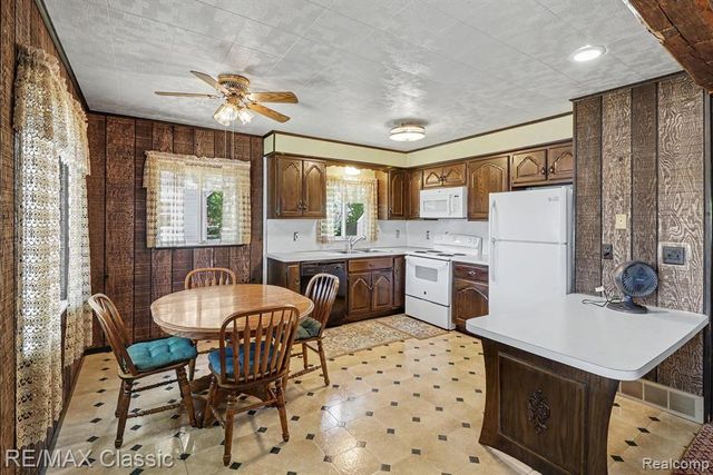 250 E Canyon Drive, Milford, MI 48380