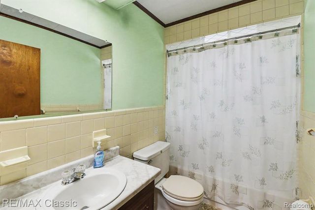 250 E Canyon Drive, Milford, MI 48380