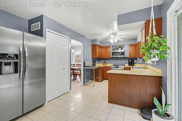 6023 Beaufort Drive, Canton Charter Township, MI 48187