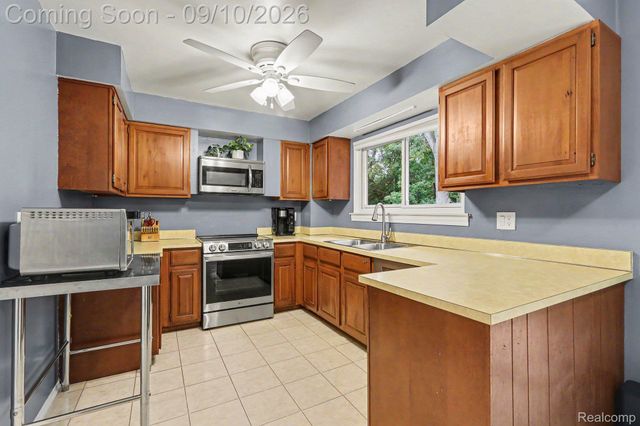 6023 Beaufort Drive, Canton Charter Township, MI 48187