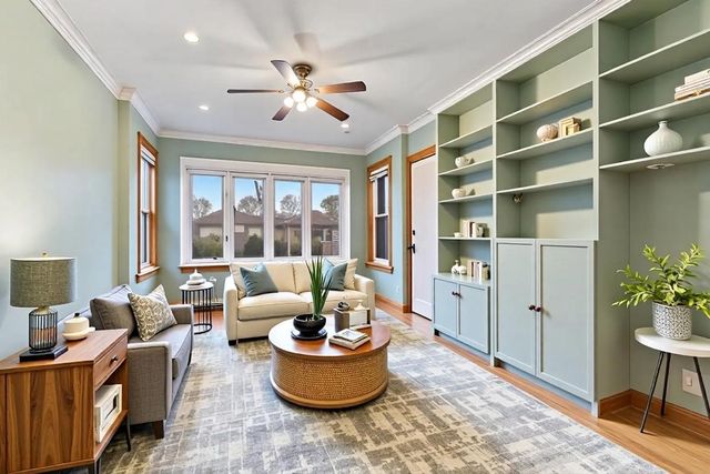 5042 W Winnemac Avenue, Chicago, IL 60630