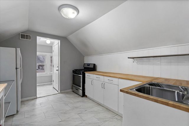 5042 W Winnemac Avenue, Chicago, IL 60630