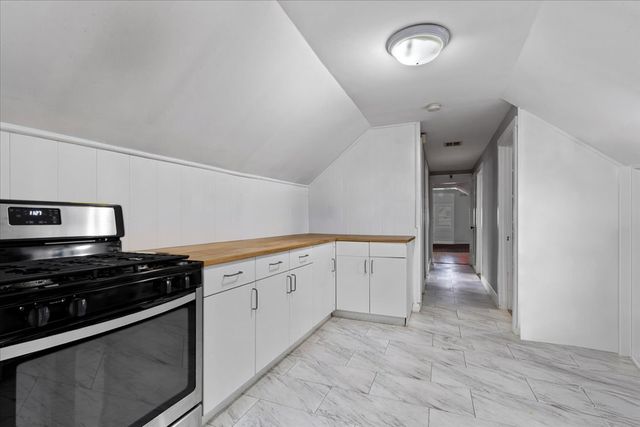 5042 W Winnemac Avenue, Chicago, IL 60630