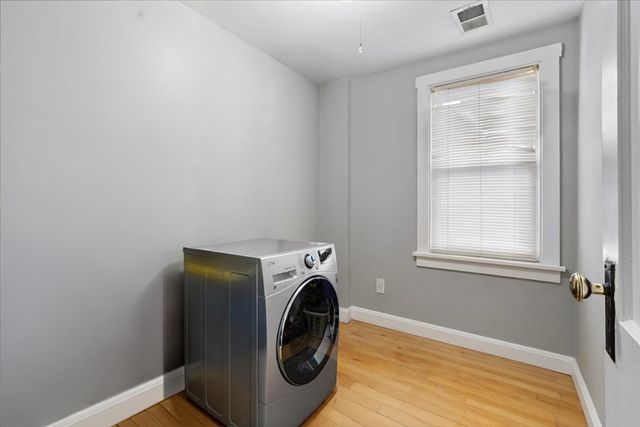 5042 W Winnemac Avenue, Chicago, IL 60630