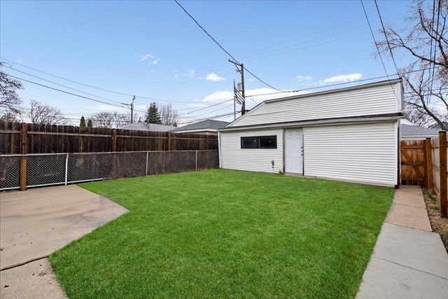 5042 W Winnemac Avenue, Chicago, IL 60630